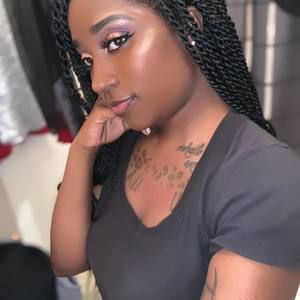 Meet your Posher, Elise